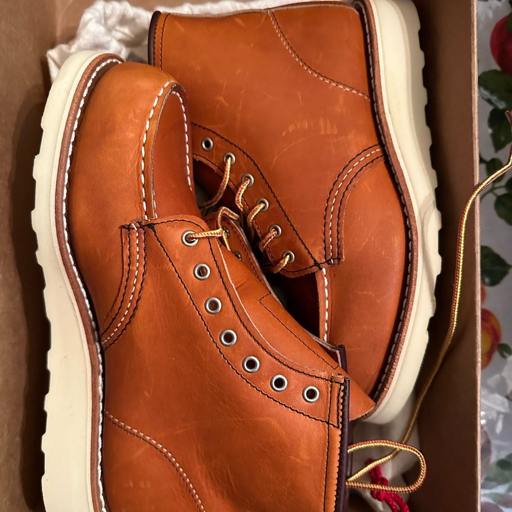 Redwing boots CLASSIC MOC women’s 6 NIB